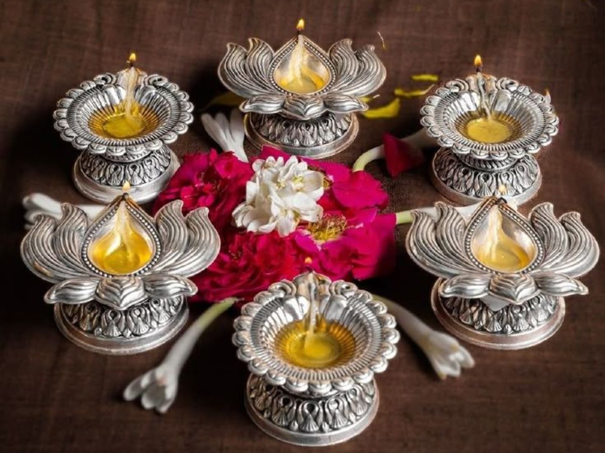 Silver or gold plated diyas