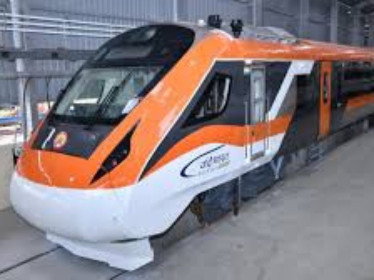 New Delhi – Varanasi Vande Bharat Express