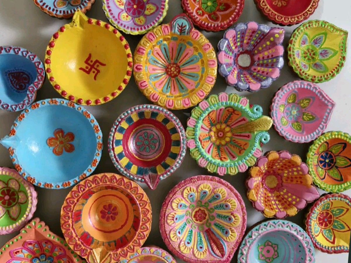 Paint and decorate diyas for home decor