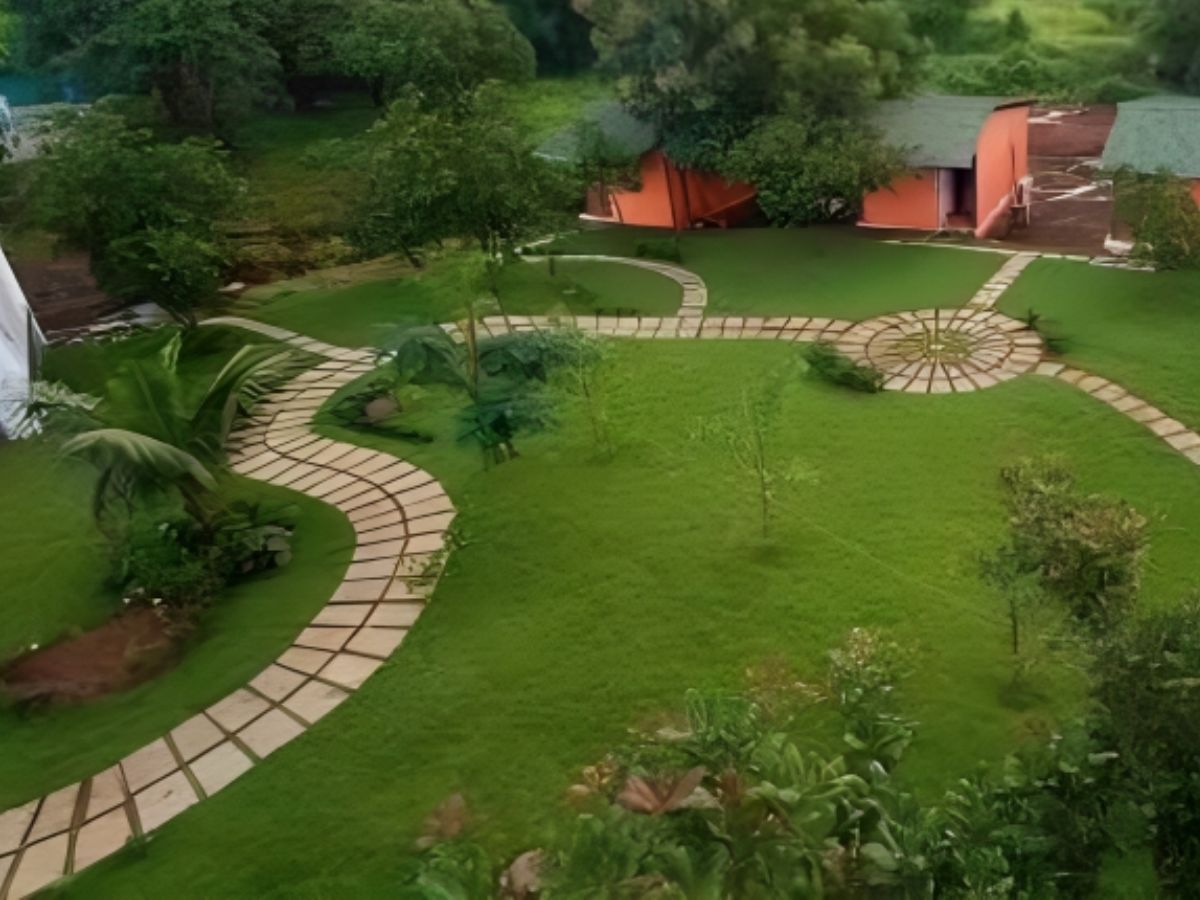 Celebrity retreat and celebration hub