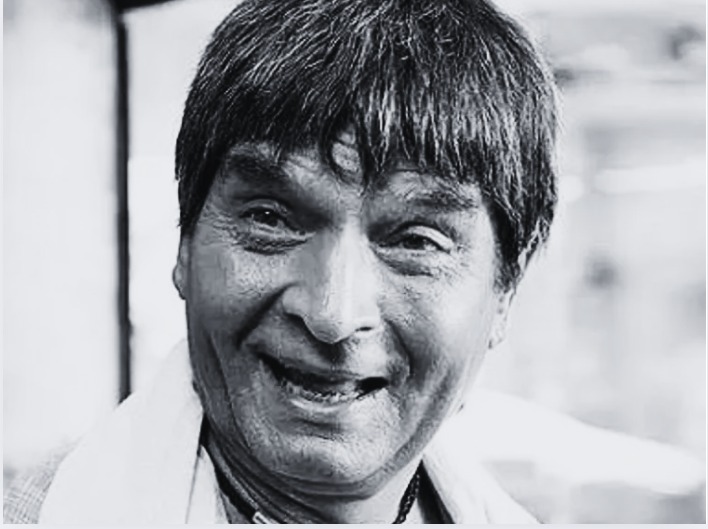 Asrani showcased his comic talent in Rafoo Chakkar 1975