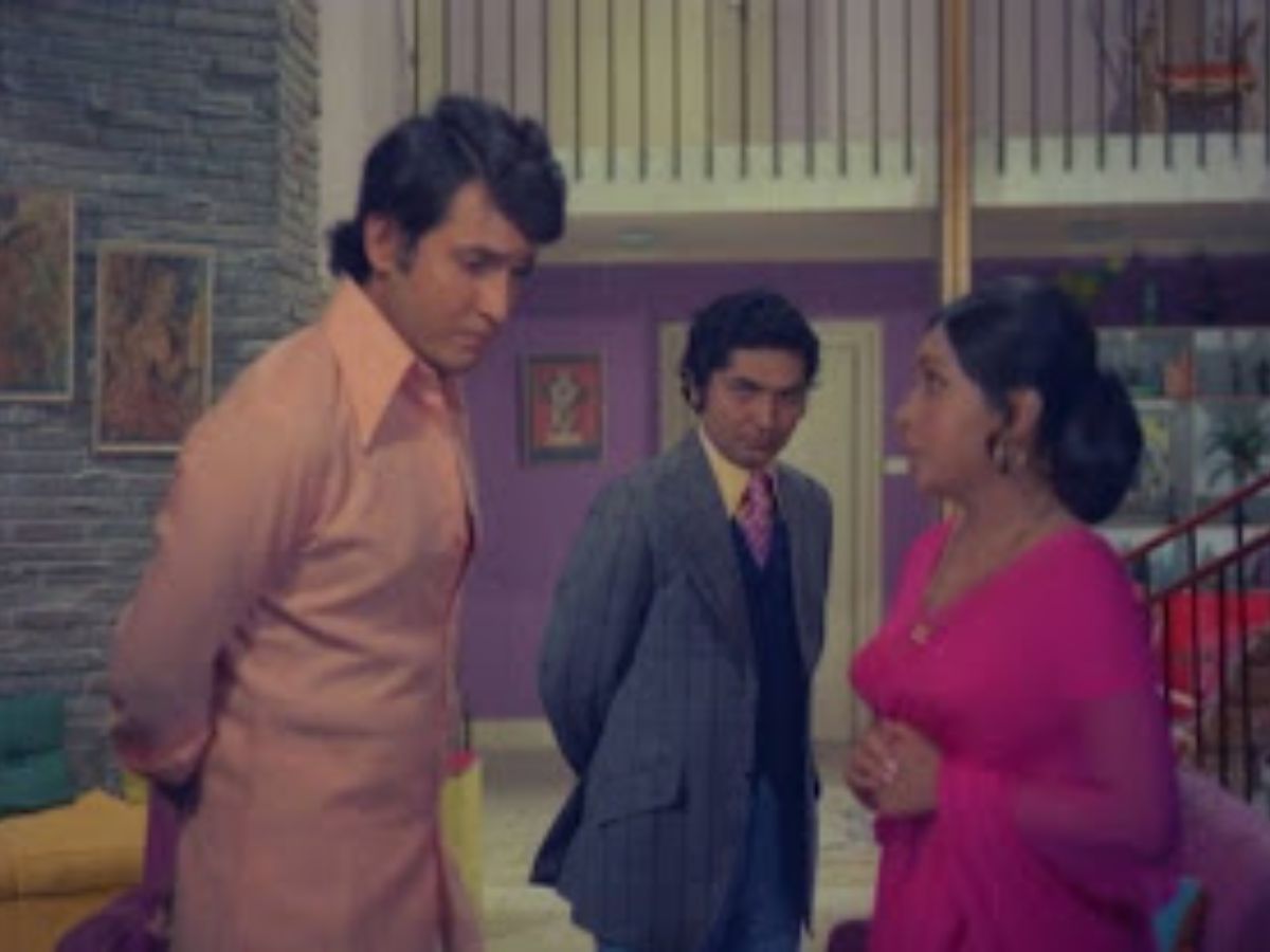 Asrani won the Filmfare award for best comedian in Aaj Ki Taaza Khabar 1973