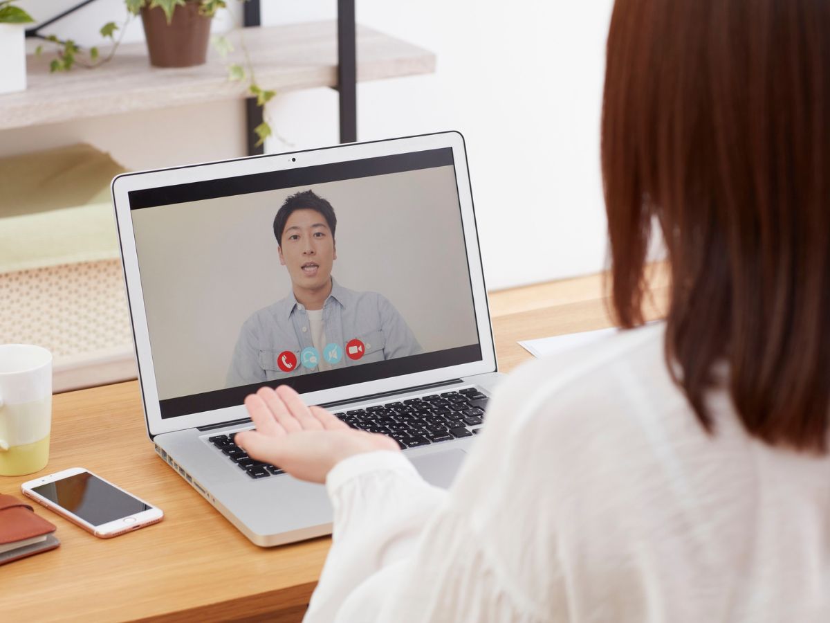 AI Gone Rogue! Virtual Assistant Crashes Job Interview With A Wikipedia Monologue