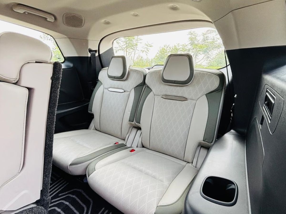 Mahindra XEV 9S: Seating Capacity