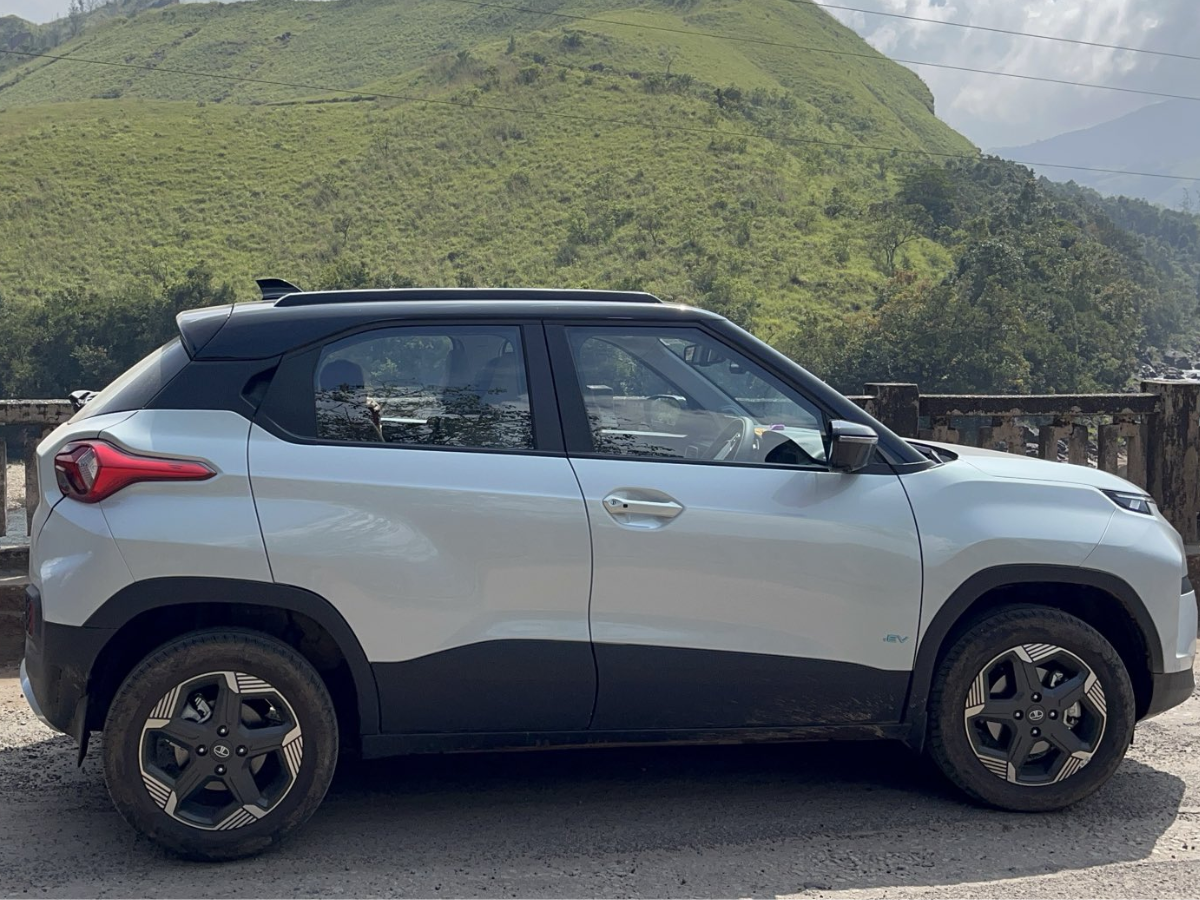 Before Buying EV Car Must Have A Look At These High Range Electric Cars With Range Upto 502 Km