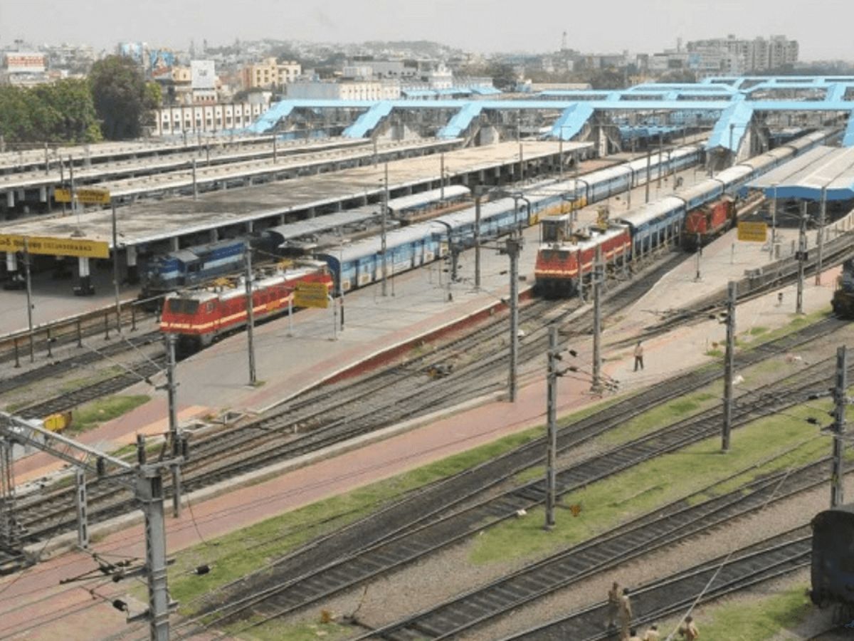 Why Howrah Junction Is the Largest Railway Station in India