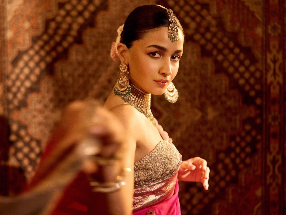 Glamorous Saree Statement