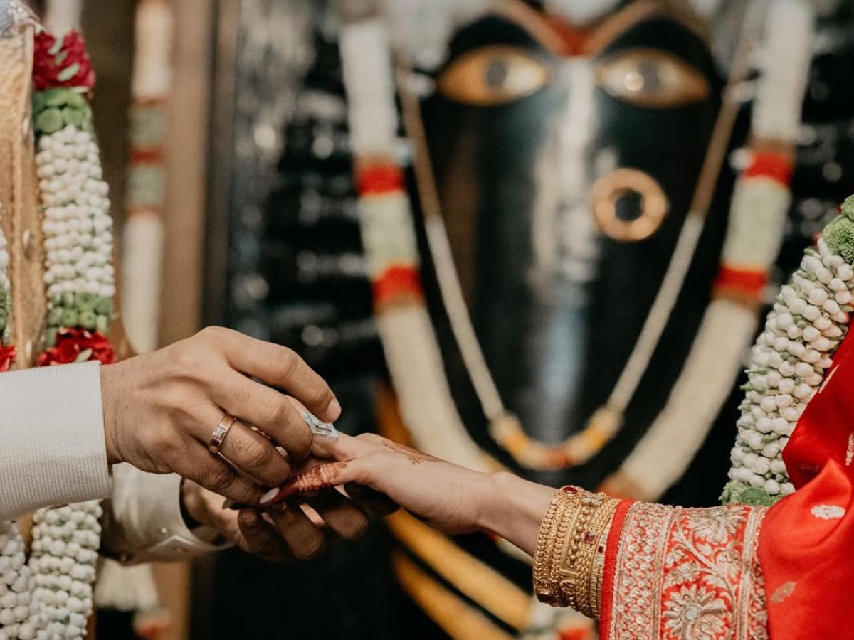 Samantha shared wedding ring picture