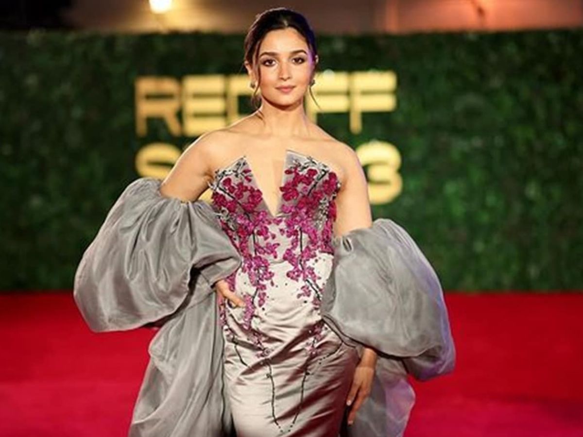 Alia Bhatt’s Reply to Pakistani Fan Asking ‘Will You Ever Visit Pakistan?’ Goes Viral