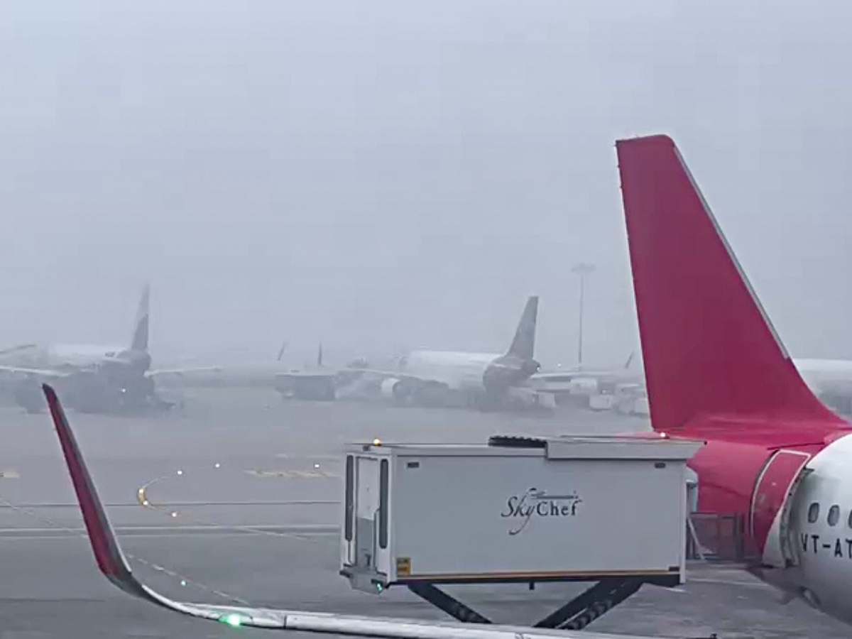Dense Fog Shrinks Visibility Across Delhi And North India, More Than 250 Flights Delayed As Airlines And AAI Issue Advisory