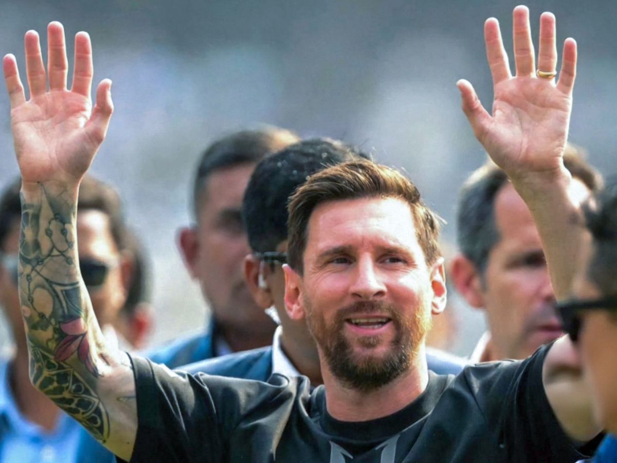 Fans Capture Every Moment As Messi Waves And Smiles