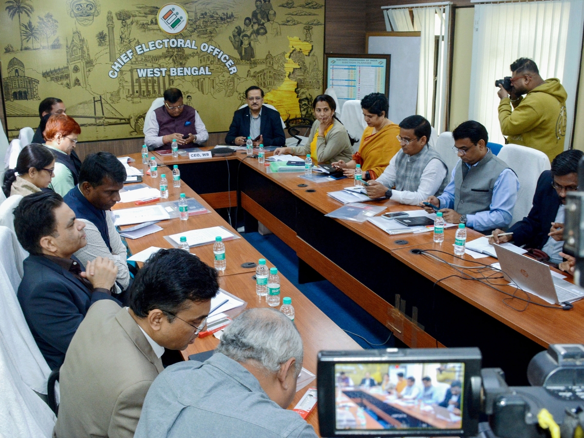 West Bengal SIR sees deletion of over 58 lakh voters from draft rolls for 2026; ECI allows claims till January 15.