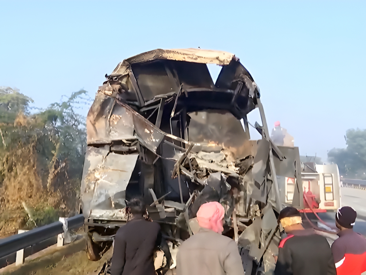 Four dead, 25 injured as dense fog triggers multi-vehicle pile-up involving buses and cars on Yamuna Expressway in Mathura.