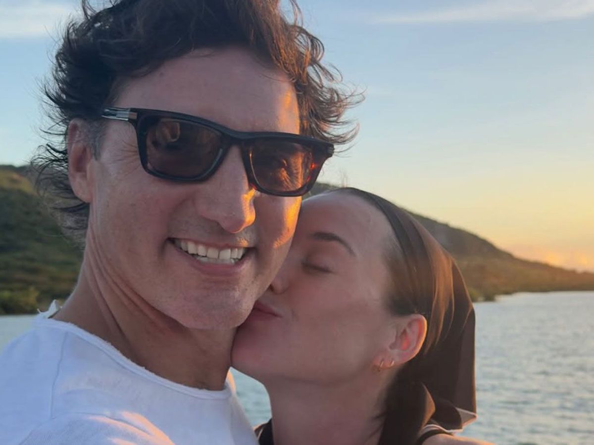 Katy Perry KISSES Justin Trudeau