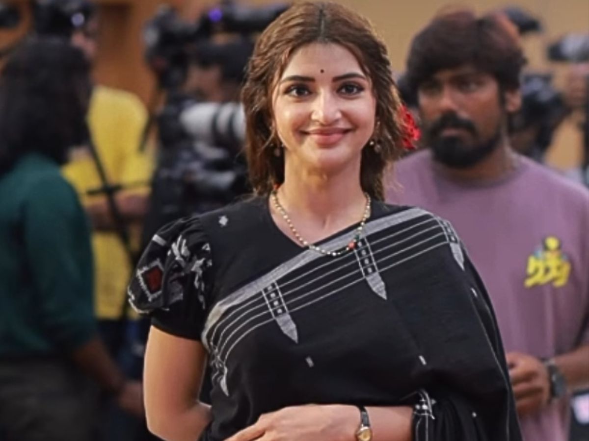 Elegant Black Saree Moment