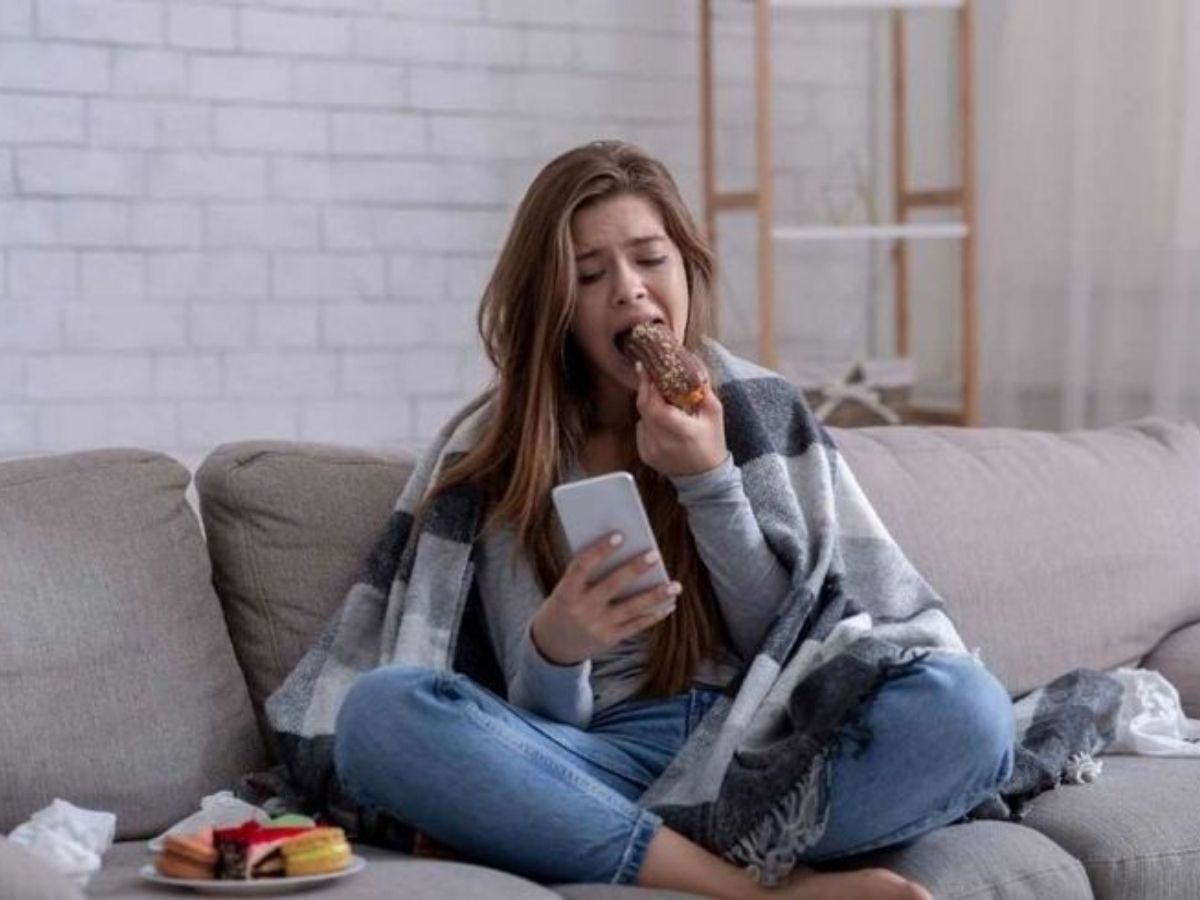 Emotional Eating Happens Subconsciously