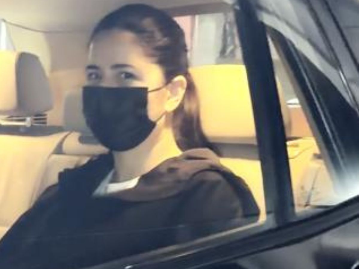 Cheerful Wave for Paparazzi Wins Hearts