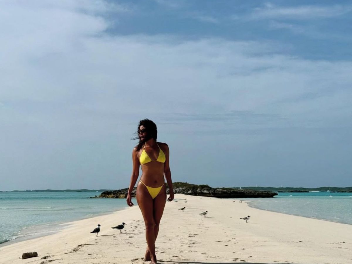 The Classic Yellow Bikini Moment