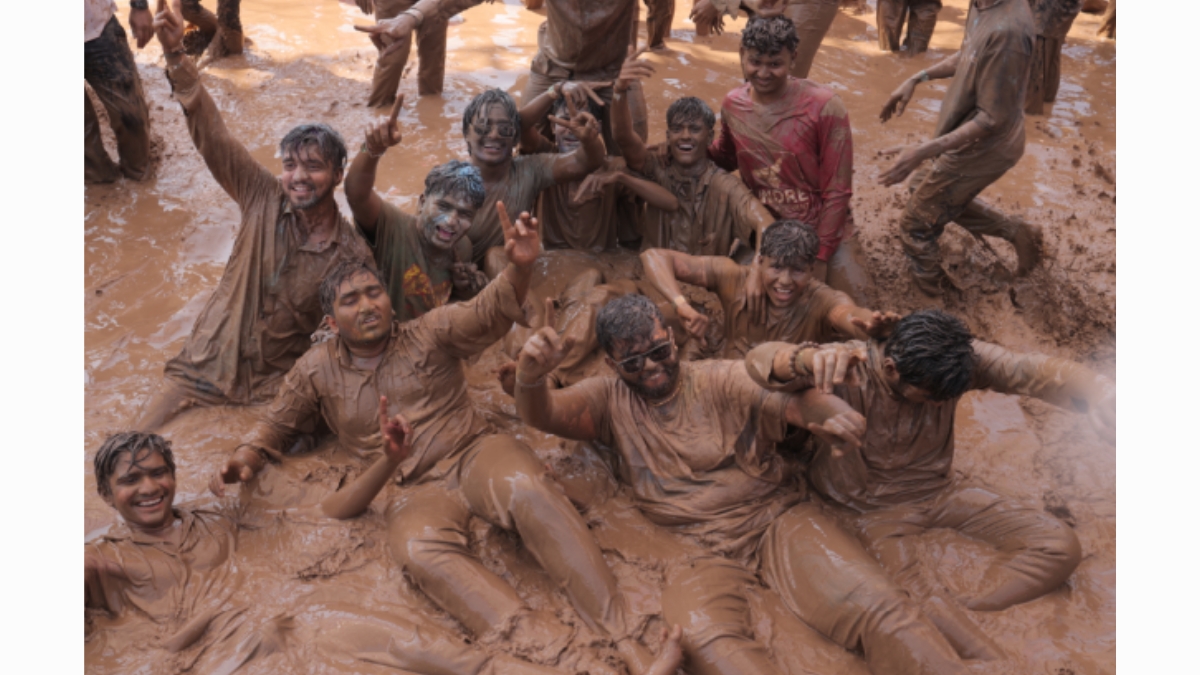 ‘Mudfest’ Celebrated with Great Enthusiasm in Surat on Dhuleti by Triom Club