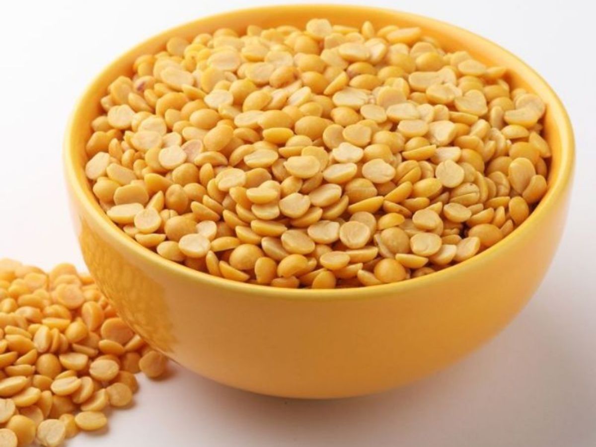 Healthy high-protein breakfast with eggs, avocado, and toast