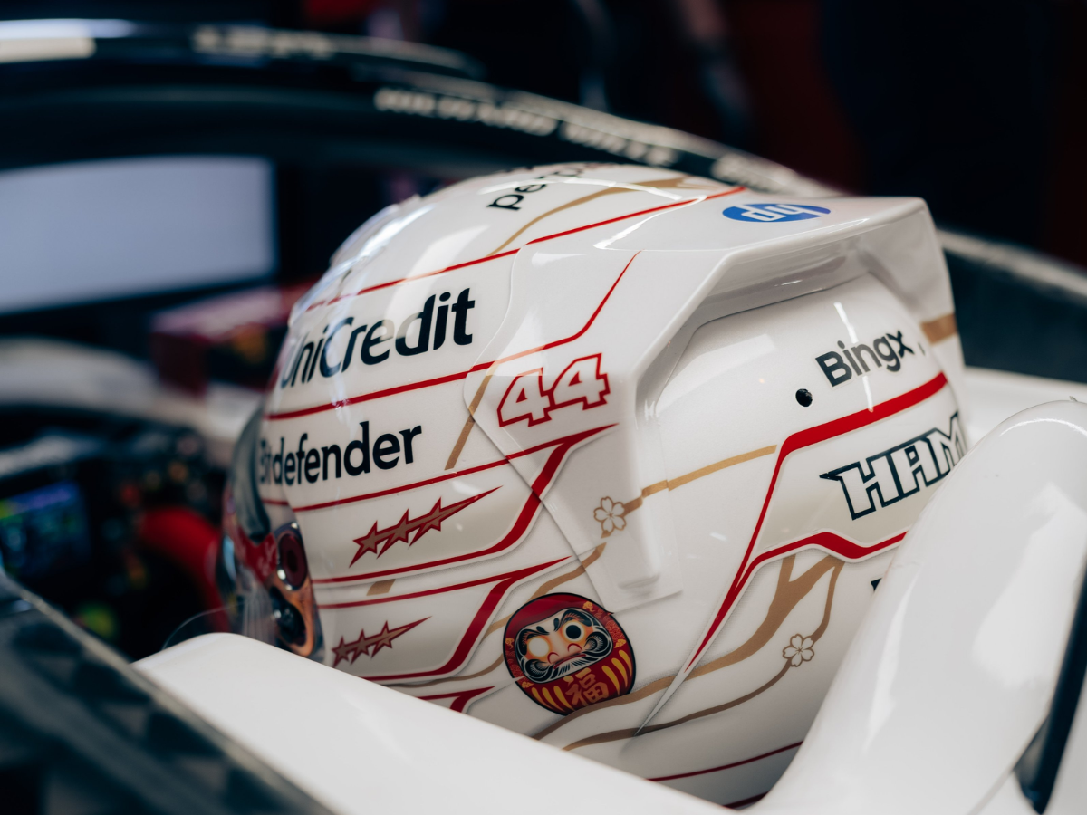 Lewis Hamilton new helmet | X