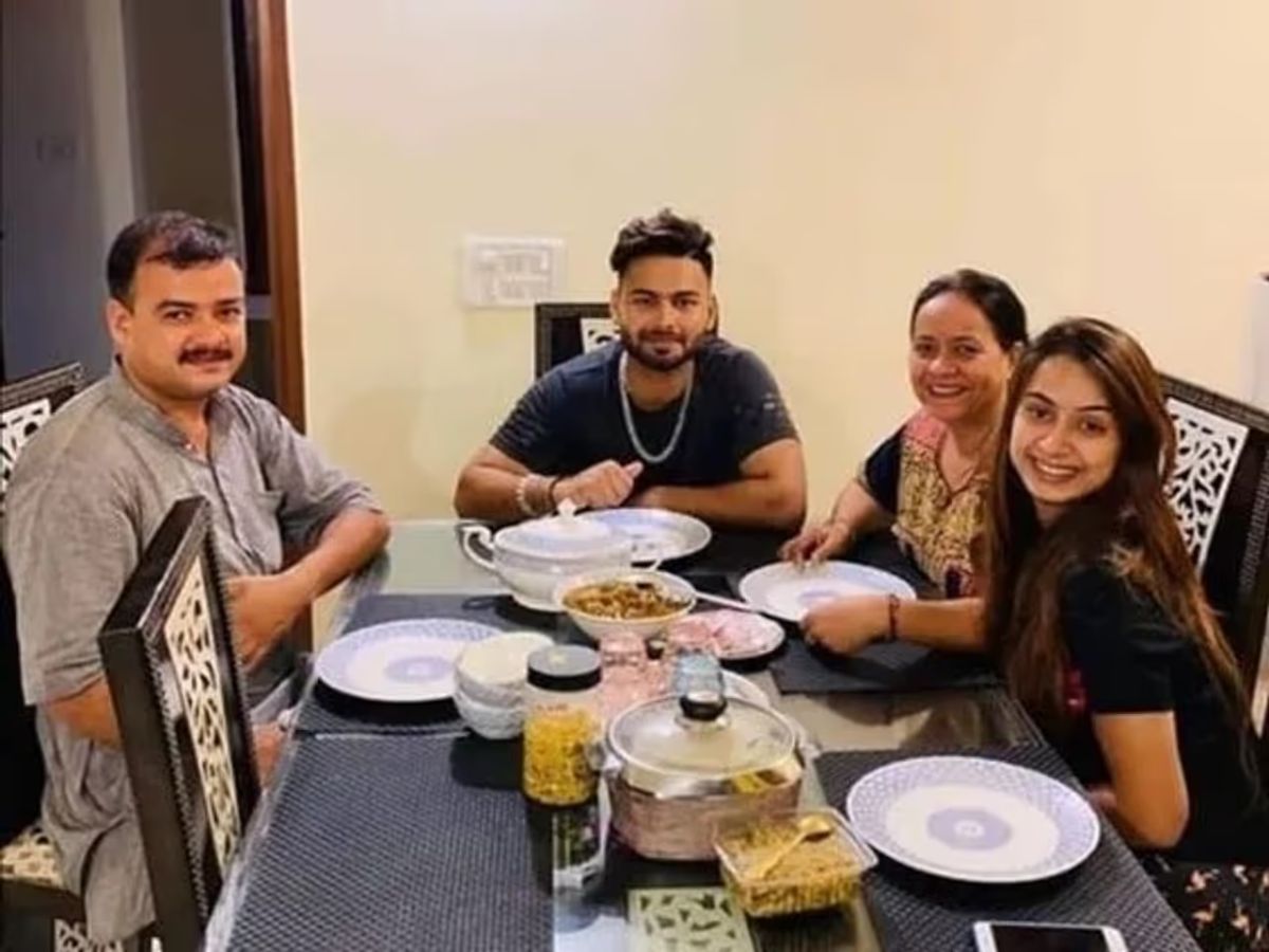 Rishabh Pant With His Family
