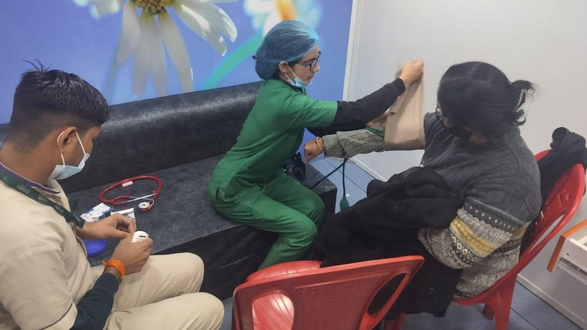 Dr Anurag Mehrotra’s Swasth Suraksha Yatra and Siddh Hospital’s Hospital on Wheels Take the Fight Against Non‑Communicable Diseases to India’s Doorstep