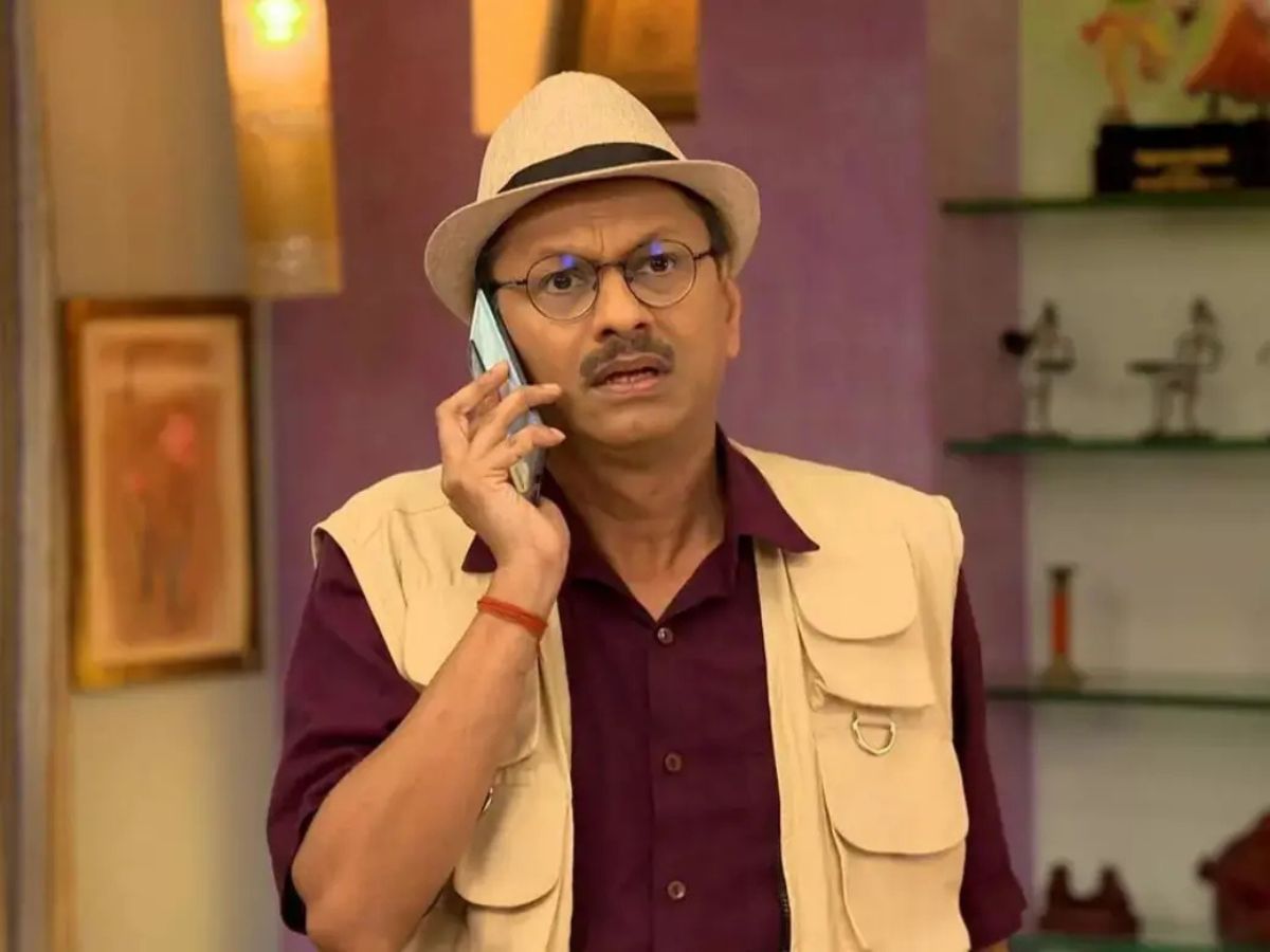 Shyam Pathak as Patrakar Popatlal Pandey