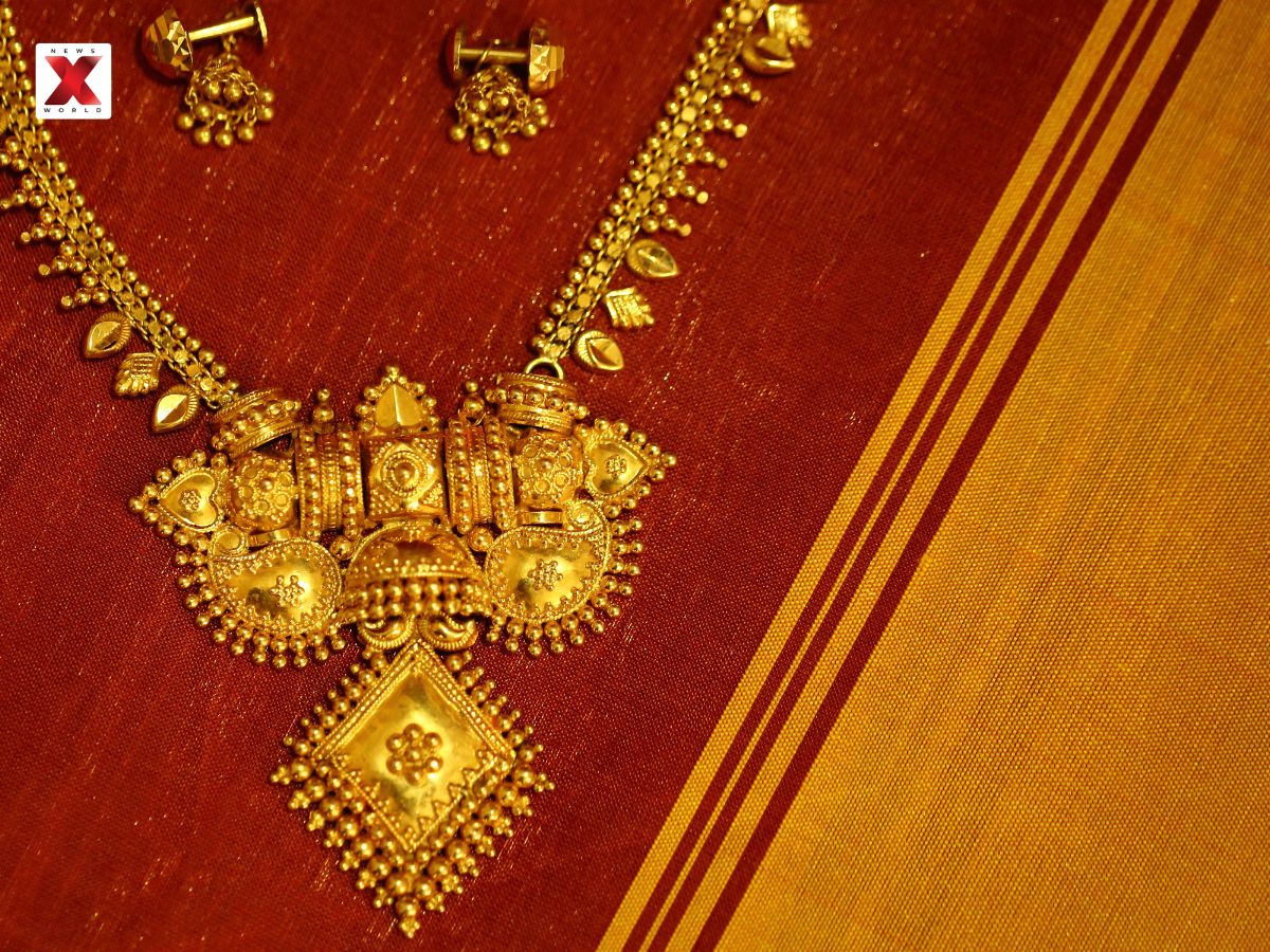 Gold and Silver Rate Today (17 April 2026): Gold Prices Fall Near Rs 1.53 Lakh, Silver Rises by 0.47%; Check Gold Price in Chennai, Dubai, Hyderabad, Delhi, Mumbai