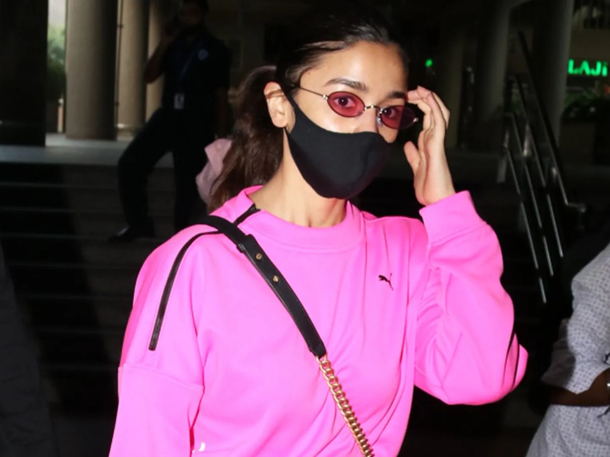 Alia Bhatt – Pink Barbiecore Airport Look