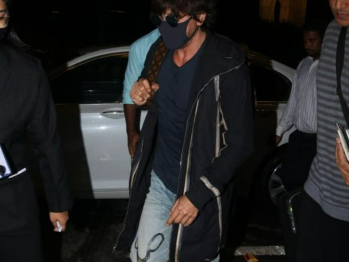 Shah Rukh Khan - Black Hoodie & Mask Look