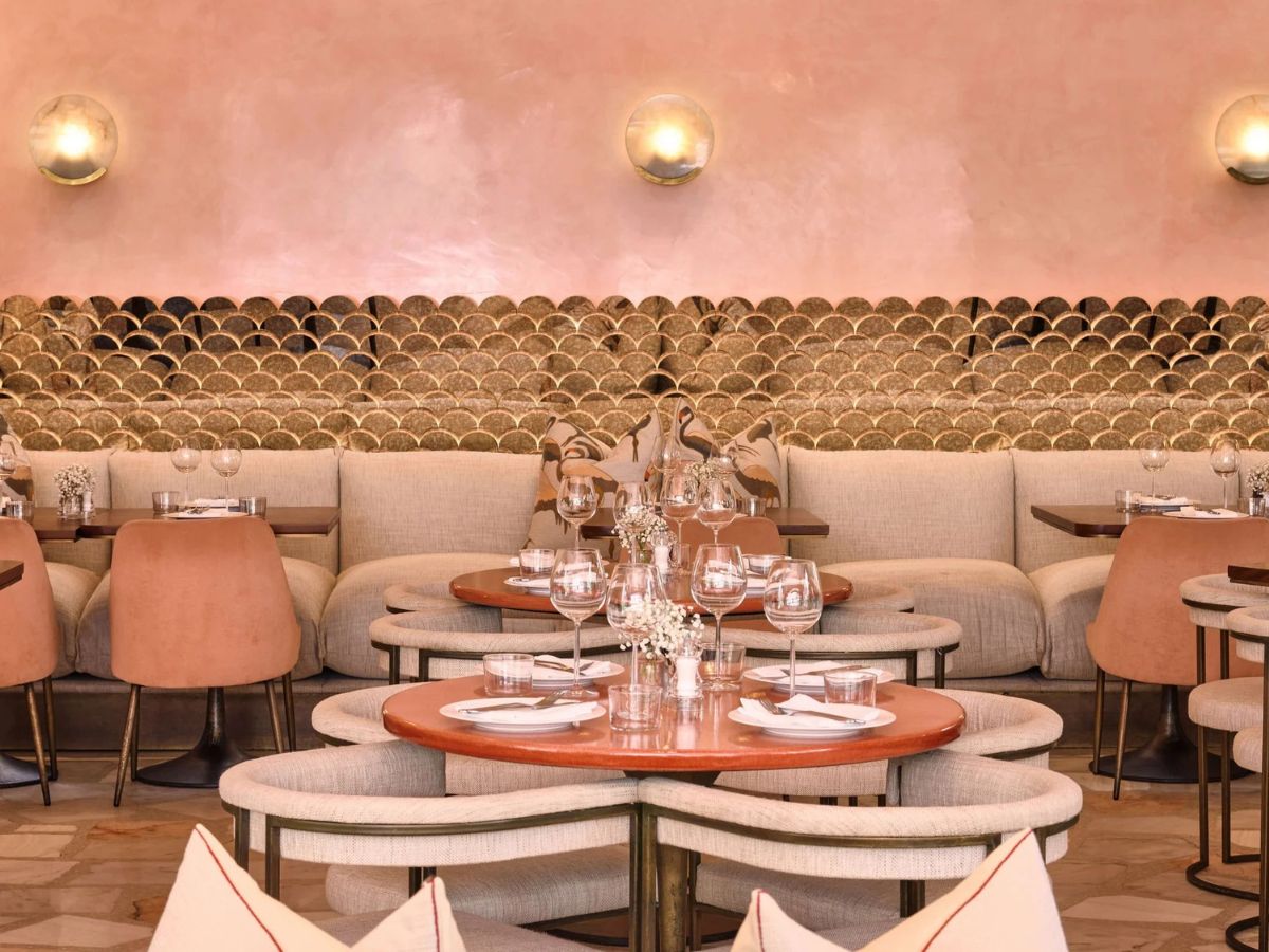 Flamingo Room, Abu Dhabi
