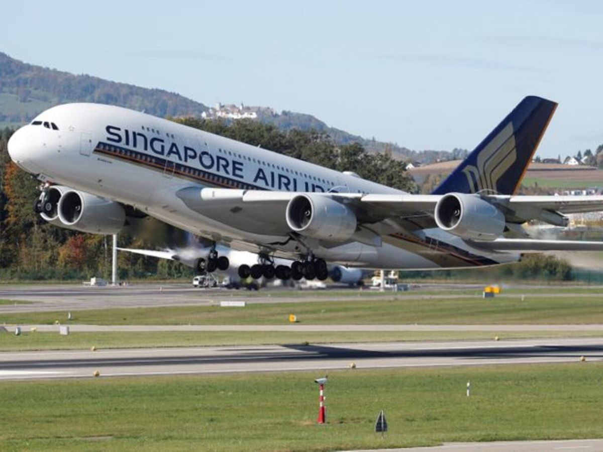 best-economy-class-airlines-in-2026-ranked-skytrax-ranking-2025-which-carrier-took-the-top-spot Singapore Airlines (Image: Reuters)
