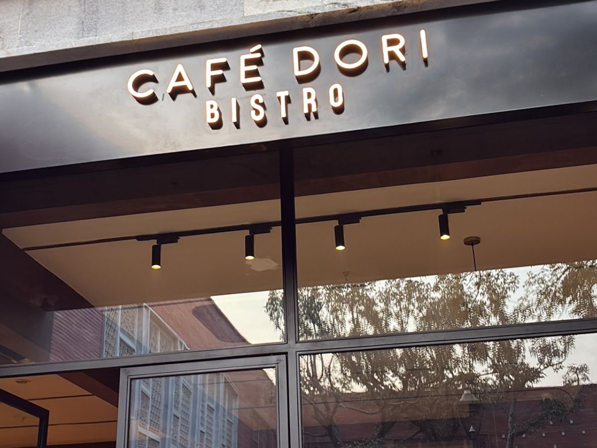 Cafe Dori – a minimalist industrial beauty