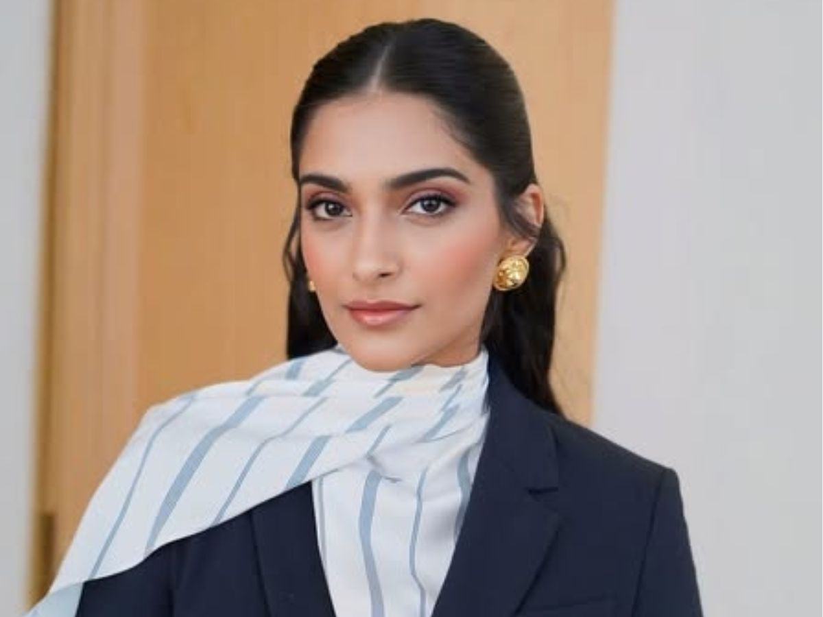 Sonam Kapoor – Long Coat Look